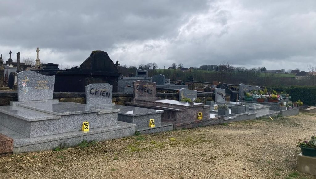 PERIGORD-Clermont-d’Excideuil: la stèle du 19 mars 1962, le monument ...